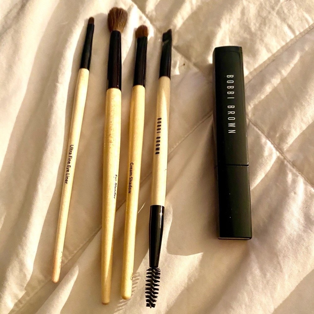 Bobbi Brown makeup brushes, set of 4 and a surprise brush I’ll add in.